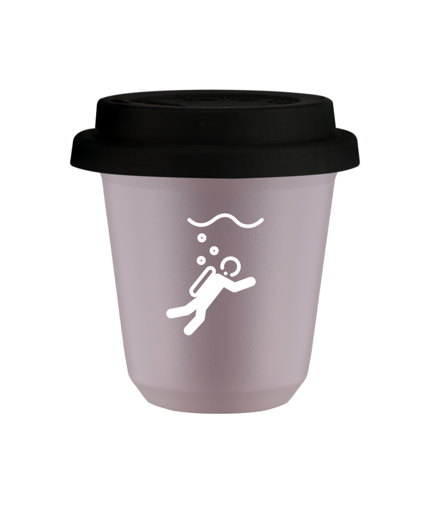 Kubek 150 ml LAWENDOWY "Nurkowanie (biały)", z czarną pokrywką