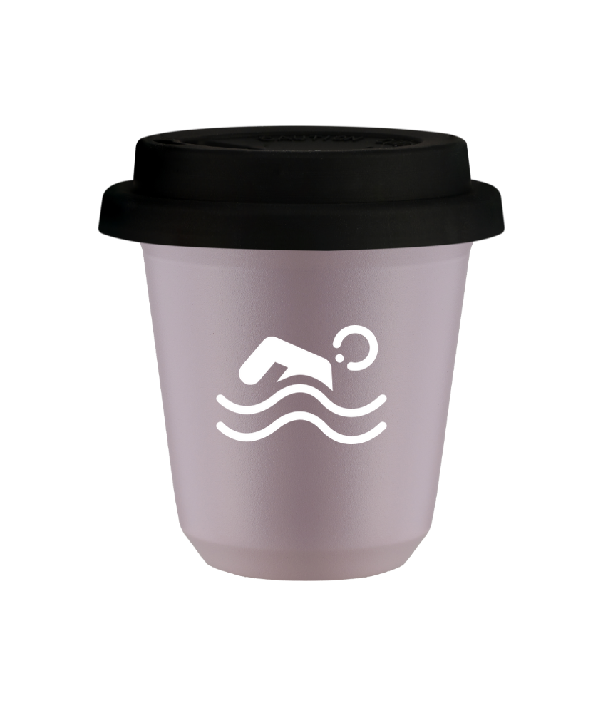 Kubek 150 ml LAWENDOWY "Pływanie (biały)", z czarną pokrywką