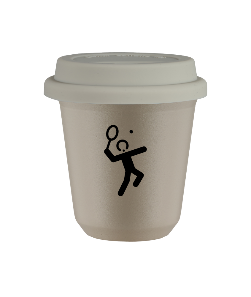 Kubek 150 ml BEŻOWY "Tenis 2 (czarny)", z białą pokrywką