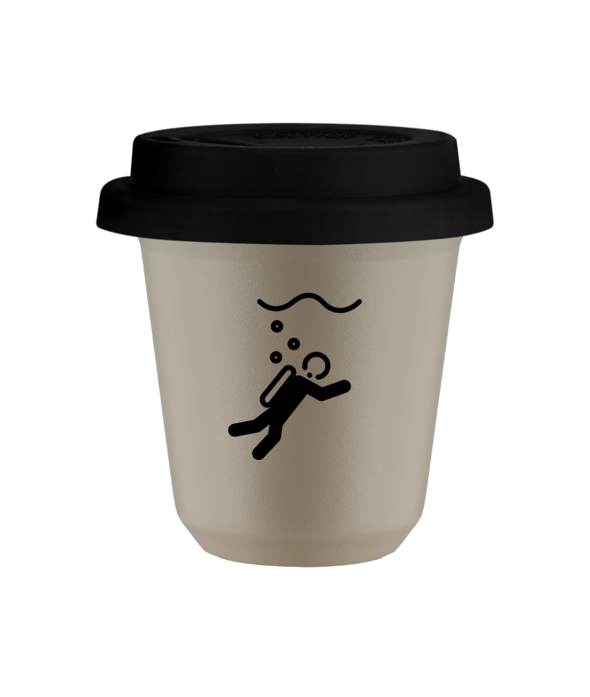 Kubek 150 ml BEŻOWY "Nurkowanie (czarny)", z czarną pokrywką