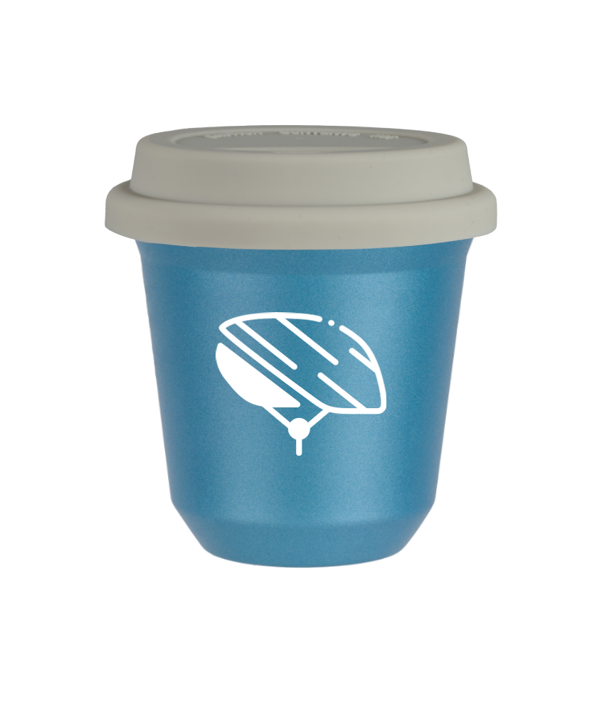 Kubek 80 ml BŁĘKITNY METALIC "Kask (biały)", z białą pokrywką