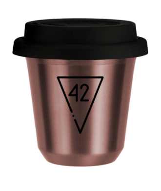 Kubek 240 ml RÓŻOWE ZŁOTO "42", z czarną pokrywką Kubek 240 ml RÓŻOWE ZŁOTO "42", z czarną pokrywką