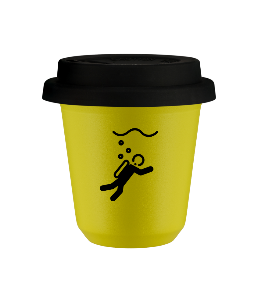 Kubek canary yellow 240 ml, NURKOWANIE (czarny) z pokrywka czarna kubek termiczny na kawe | 85,00 zł Kubek canary yellow 240 ml, NURKOWANIE (czarny) z pokrywka czarna kubek termiczny na kawe | 85,00 zł