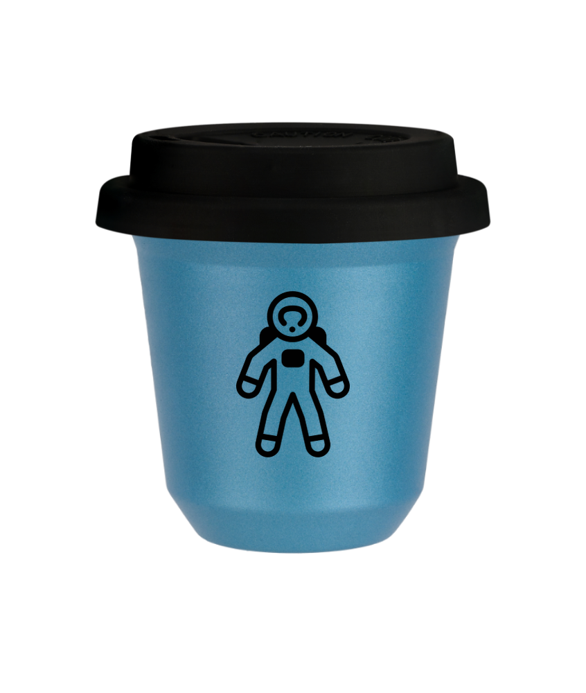 Kubek 240 ml BŁĘKITNY METALIC "Astronauta (czarny)", z czarną pokrywką