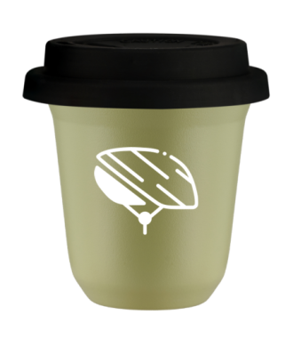 Kubek 240 ml PISTACJOWY "Kask (biały)", z czarną pokrywką Kubek 240 ml PISTACJOWY "Kask (biały)", z czarną pokrywką