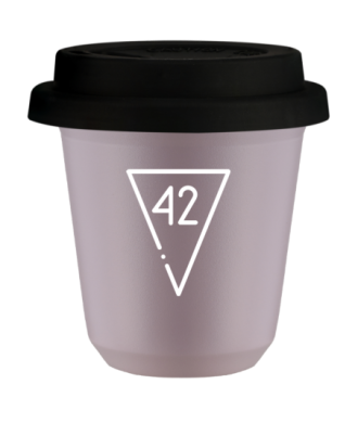 Kubek 240 ml LAWENDOWY "42 (biały)", z czarną pokrywką Kubek 240 ml LAWENDOWY "42 (biały)", z czarną pokrywką
