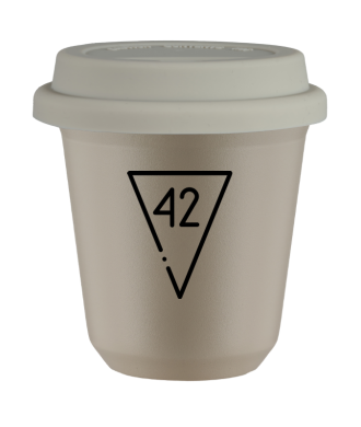 Kubek 80 ml BEŻOWY "42 (czarny)", z białą pokrywką Kubek 80 ml BEŻOWY "42 (czarny)", z białą pokrywką