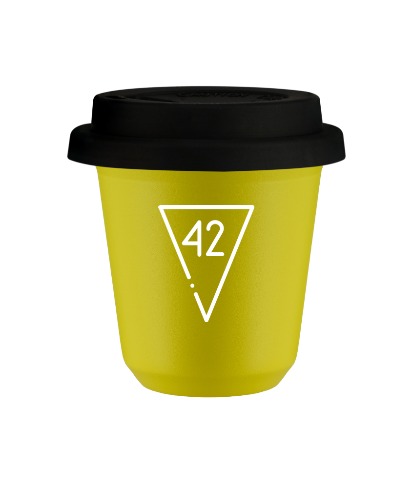 Kubek 80 ml ŻÓŁTY "42 (biały)", z czarną pokrywką
