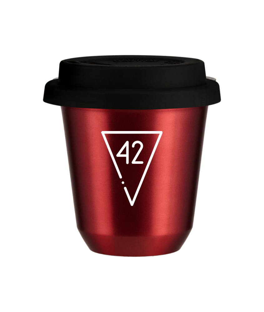 Kubek 150 ml CZERWONY METALIC "42 (biały)", z czarną pokrywką