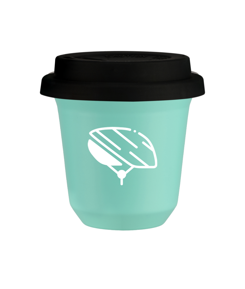 Kubek 150 ml TURKUSOWY "Kask (biały)", z czarną pokrywką